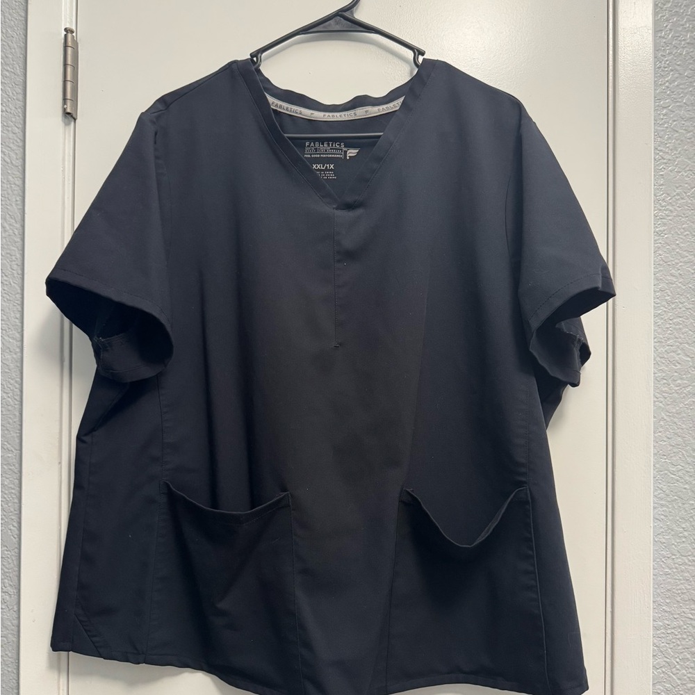 Fabletics Women’s Black Method Two Pocket Scrub Top
